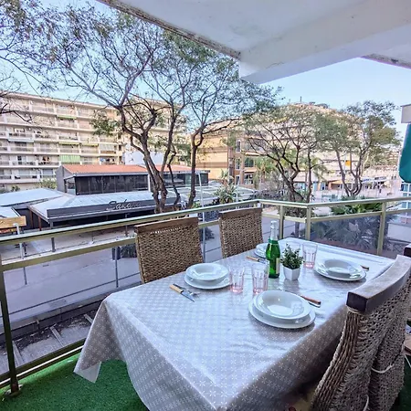 Tropical Terraza Con Minigolf